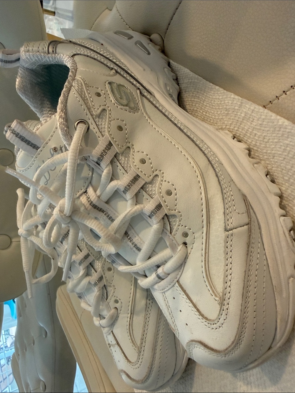 Skechers D’lites White Chunky Lace-Up Sneakers size 8